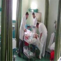 رغم قلة الإمكانات ... أطباء غزة يتحدون الحصار بعمليات نوعية