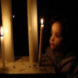 وسط برد الشتاء.. أزمة الكهرباء تعود إلى غزة